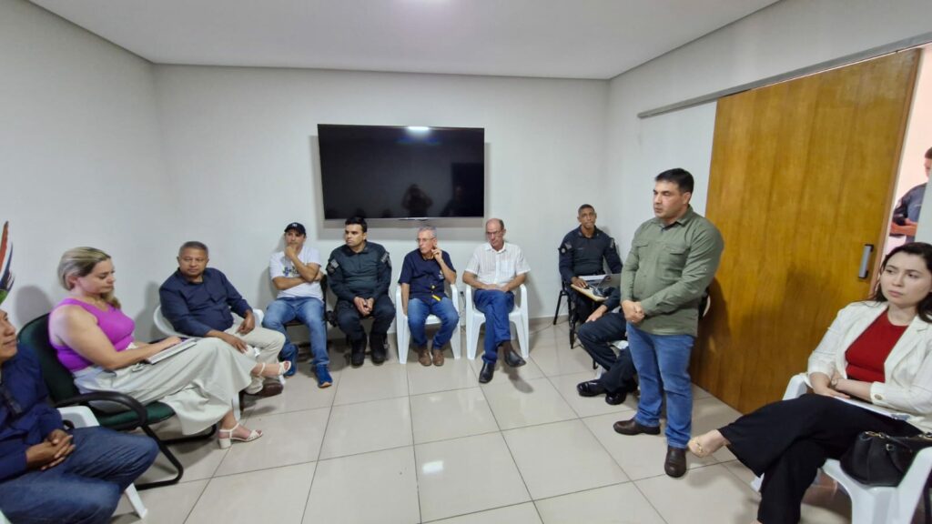 Reunião define medidas de segurança para entrega de cestas na Aldeia Limão Verde Reunião define medidas de segurança para entrega de cestas na Aldeia Limão Verde