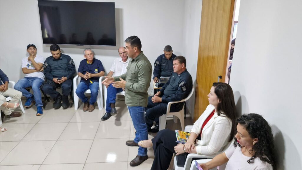 Reunião define medidas de segurança para entrega de cestas na Aldeia Limão Verde Reunião define medidas de segurança para entrega de cestas na Aldeia Limão Verde