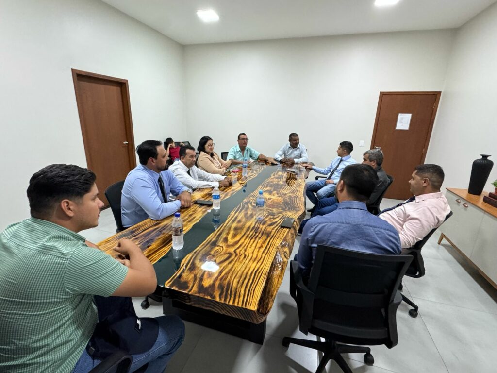 Vereadores de Paranhos recebem secretário municipal de Obras para alinhar planejamento