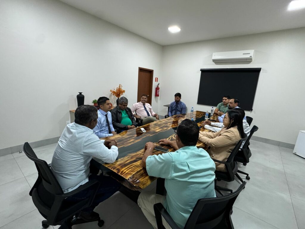 Vereadores de Paranhos recebem secretário municipal de Obras para alinhar planejamento