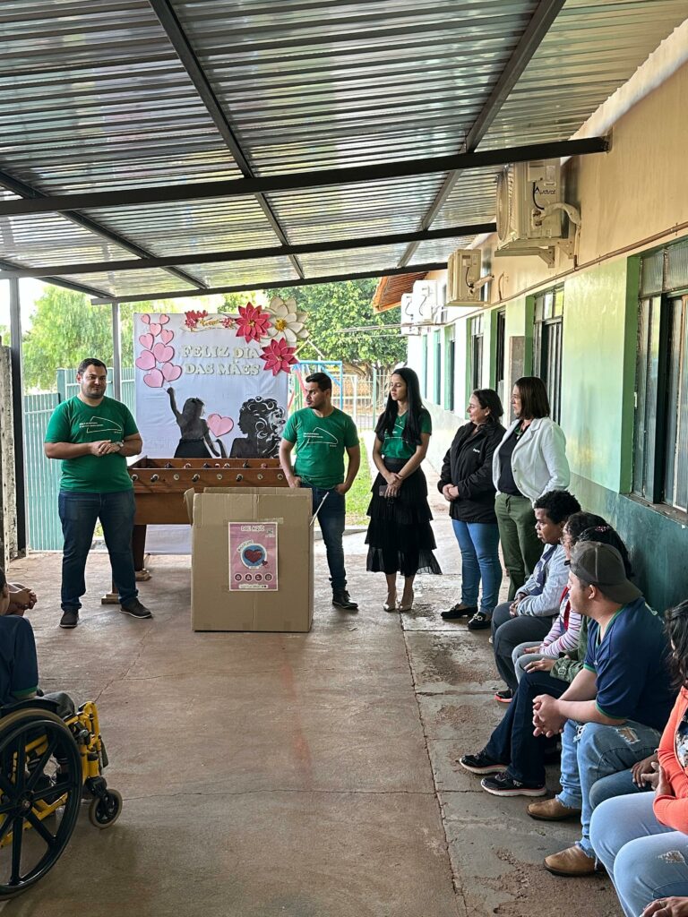 APAE de Paranhos recebe doação de agasalhos do Sicredi para aquecer o inverno de seus atendidos APAE de Paranhos recebe doação de agasalhos do Sicredi para aquecer o inverno de seus atendidos