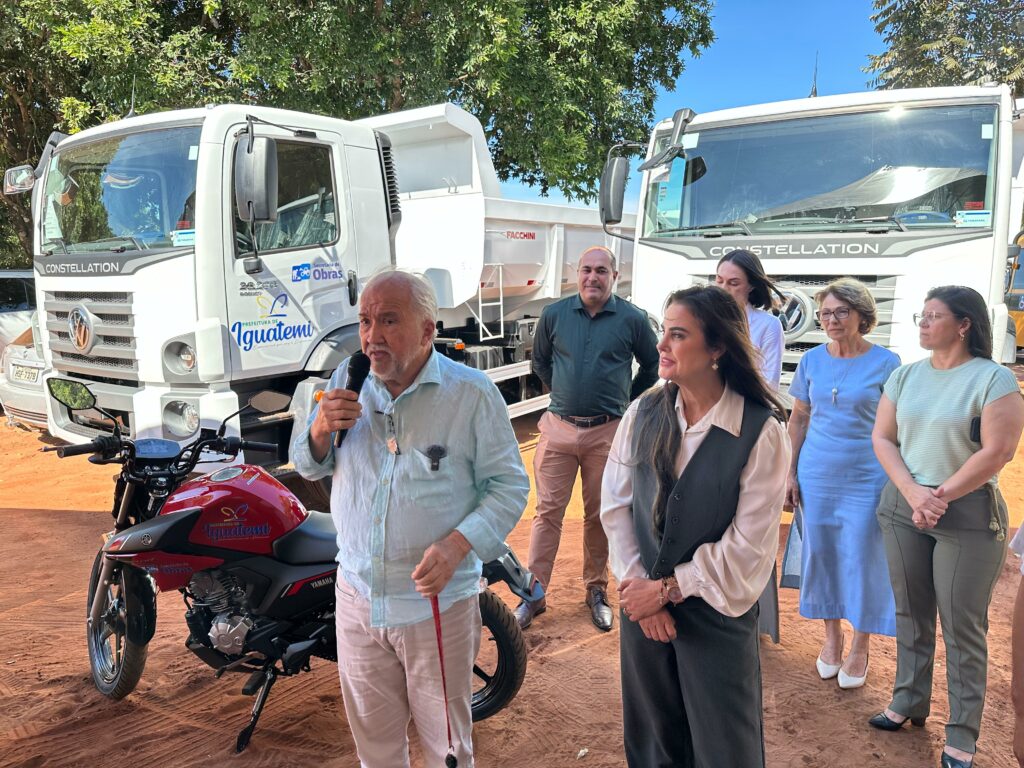 Iguatemi: Prefeito Lídio Ledesma entrega dois caminhões caçamba e uma moto 0 km para reforçar a frota da Secretaria de Obras