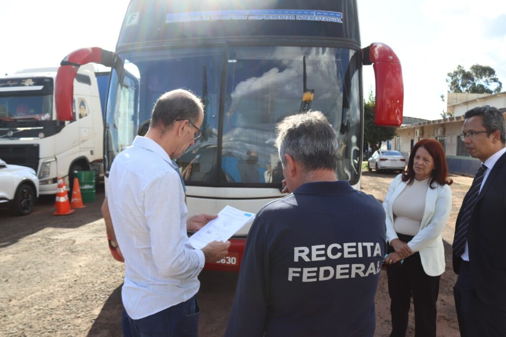 Prefeitura de Amambai conquista ônibus para o esporte e a cultura