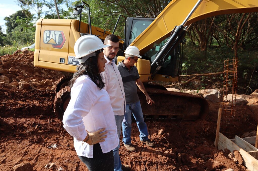Caarapó: Administração de Lurdes Portugal investe cerca de R$ 11 milhões em asfaltamento e drenagem nos bairros Planalto e Aprazível Caarapó: Administração de Lurdes Portugal investe cerca de R$ 11 milhões em asfaltamento e drenagem nos bairros Planalto e Aprazível