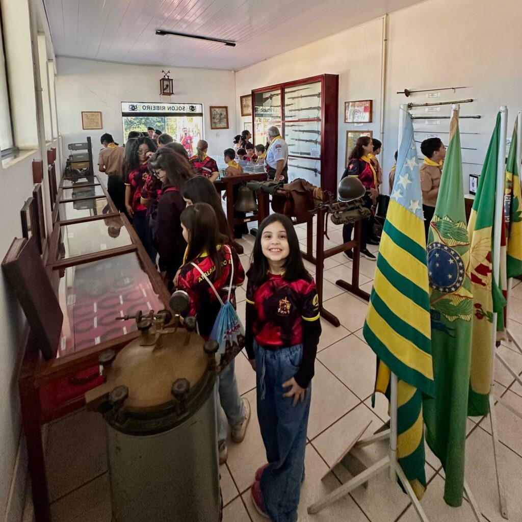 Desbravadores Atalaias do Rei de Amambai visitou o 17° RC Mec Regimento Solon Ribeiro