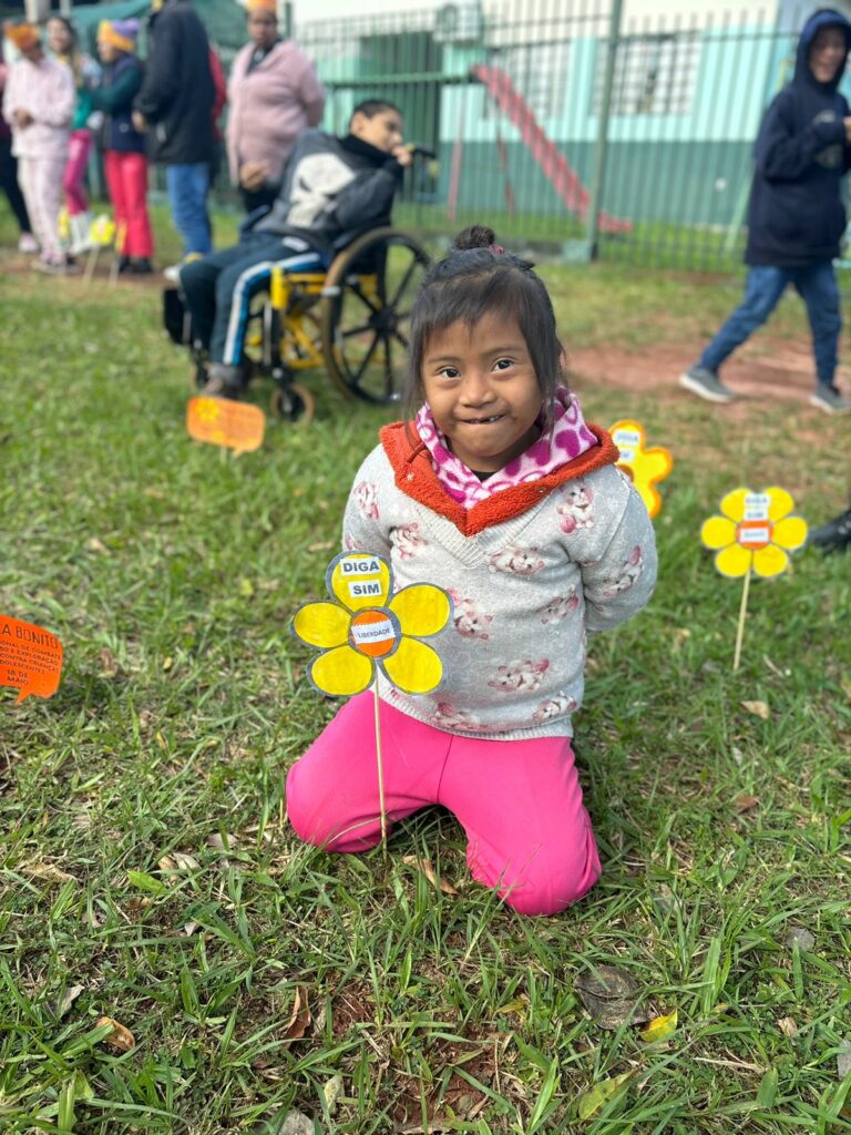 APAE de Paranhos promove campanha do Maio Laranja APAE de Paranhos promove campanha do Maio Laranja