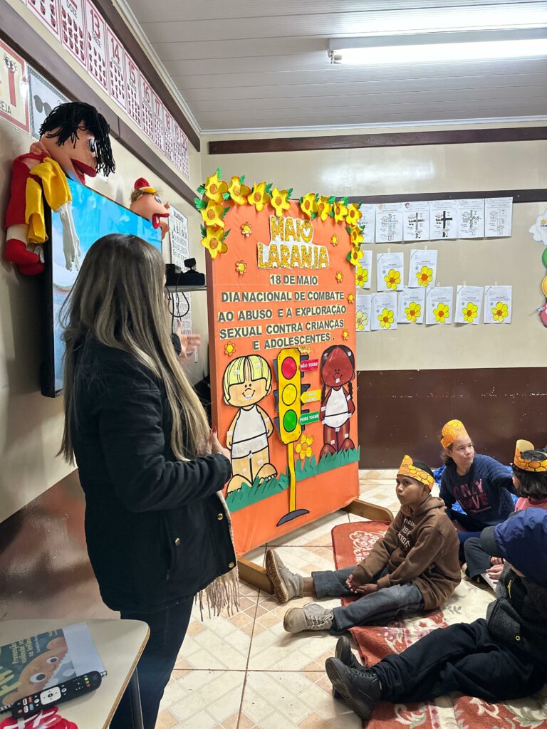 APAE de Paranhos promove campanha do Maio Laranja APAE de Paranhos promove campanha do Maio Laranja