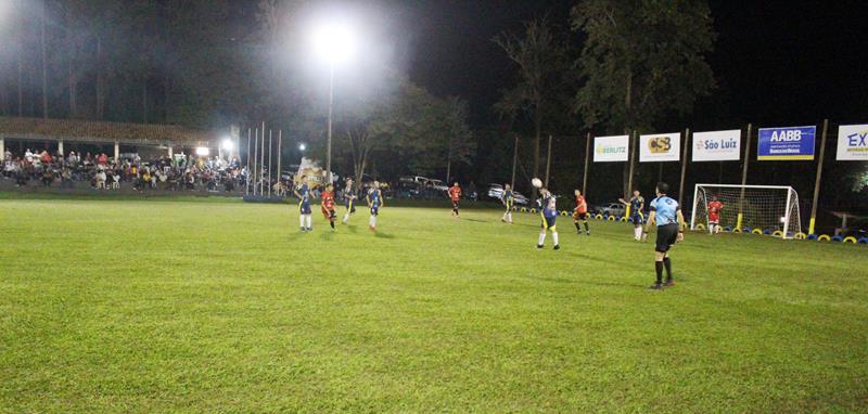 Fazenda Flamboyant faz 2x1 na final e é campeã da 20ª Copa Ouro AABB de Suíço em Amambai Fazenda Flamboyant faz 2x1 na final e é campeã da 20ª Copa Ouro AABB de Suíço em Amambai