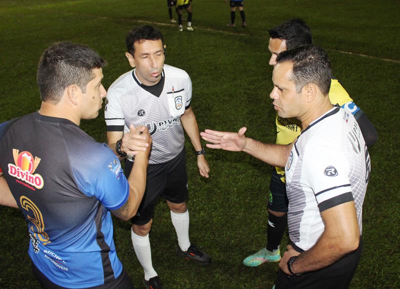 Fazenda Flamboyant faz 2x1 na final e é campeã da 20ª Copa Ouro AABB de Suíço em Amambai Fazenda Flamboyant faz 2x1 na final e é campeã da 20ª Copa Ouro AABB de Suíço em Amambai