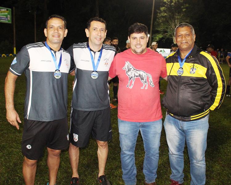 Fazenda Flamboyant faz 2x1 na final e é campeã da 20ª Copa Ouro AABB de Suíço em Amambai Fazenda Flamboyant faz 2x1 na final e é campeã da 20ª Copa Ouro AABB de Suíço em Amambai