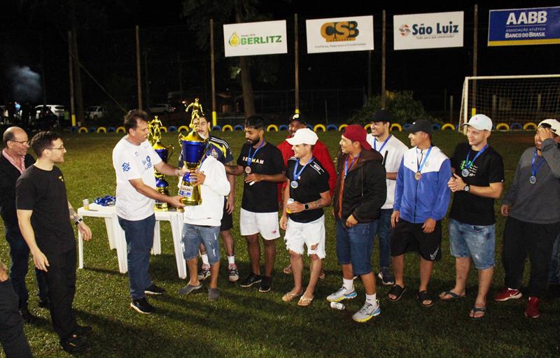 Fazenda Flamboyant faz 2x1 na final e é campeã da 20ª Copa Ouro AABB de Suíço em Amambai Fazenda Flamboyant faz 2x1 na final e é campeã da 20ª Copa Ouro AABB de Suíço em Amambai