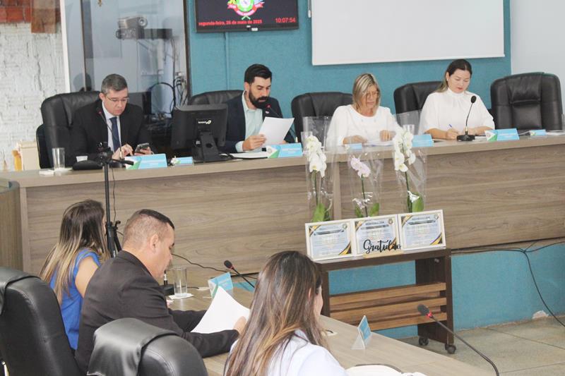 Câmara de Aral Moreira presta homenagem a servidoras aposentadas Câmara de Aral Moreira presta homenagem a servidoras aposentadas