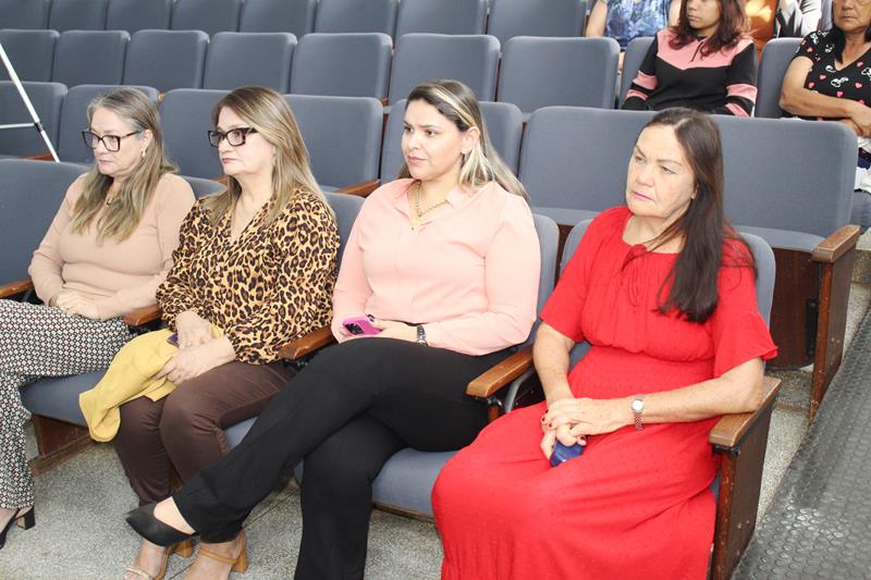 Câmara de Aral Moreira presta homenagem a servidoras aposentadas Câmara de Aral Moreira presta homenagem a servidoras aposentadas