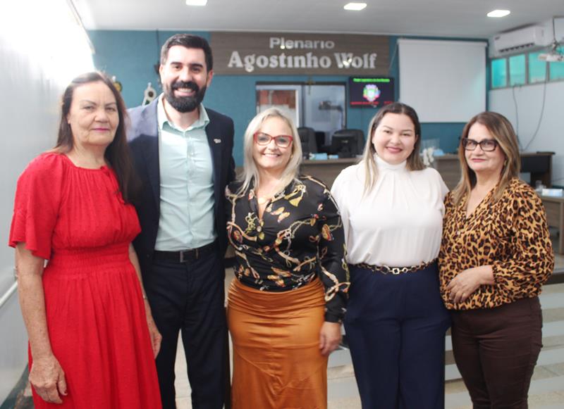 Câmara de Aral Moreira presta homenagem a servidoras aposentadas Câmara de Aral Moreira presta homenagem a servidoras aposentadas