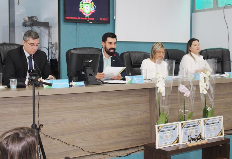 Câmara de Aral Moreira presta homenagem a servidoras aposentadas Câmara de Aral Moreira presta homenagem a servidoras aposentadas