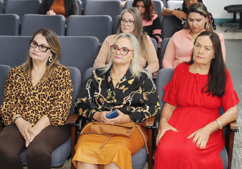 Câmara de Aral Moreira presta homenagem a servidoras aposentadas Câmara de Aral Moreira presta homenagem a servidoras aposentadas