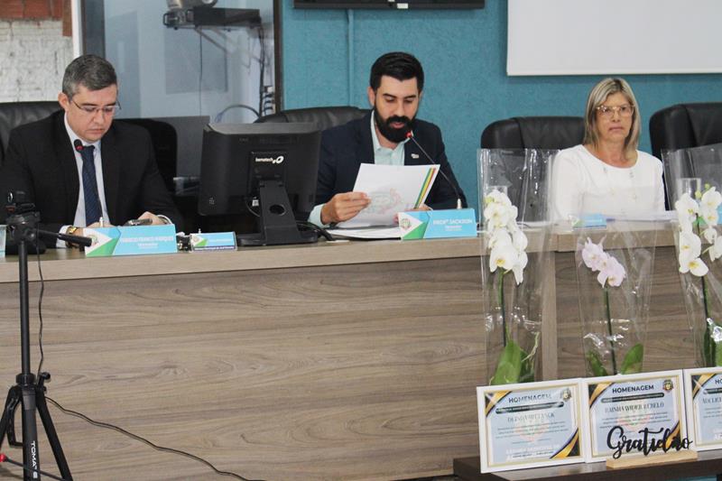 Câmara de Aral Moreira presta homenagem a servidoras aposentadas Câmara de Aral Moreira presta homenagem a servidoras aposentadas