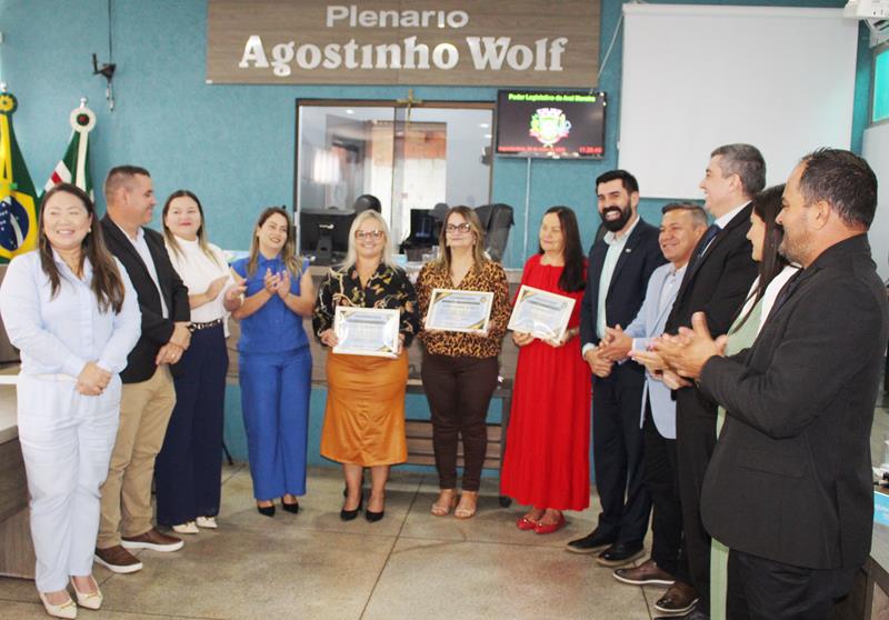 Câmara de Aral Moreira presta homenagem a servidoras aposentadas Câmara de Aral Moreira presta homenagem a servidoras aposentadas