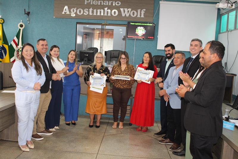 Câmara de Aral Moreira presta homenagem a servidoras aposentadas Câmara de Aral Moreira presta homenagem a servidoras aposentadas