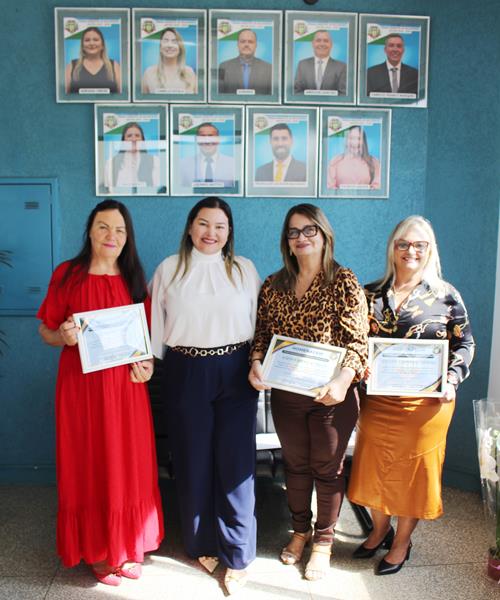 Câmara de Aral Moreira presta homenagem a servidoras aposentadas Câmara de Aral Moreira presta homenagem a servidoras aposentadas