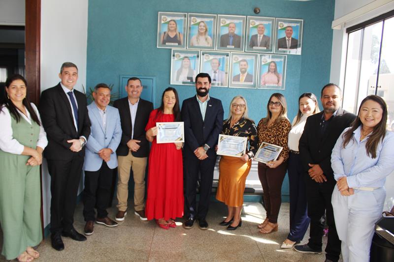 Câmara de Aral Moreira presta homenagem a servidoras aposentadas Câmara de Aral Moreira presta homenagem a servidoras aposentadas