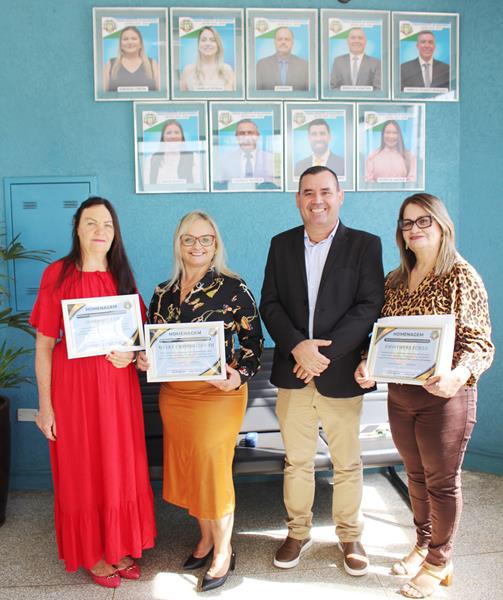 Câmara de Aral Moreira presta homenagem a servidoras aposentadas Câmara de Aral Moreira presta homenagem a servidoras aposentadas