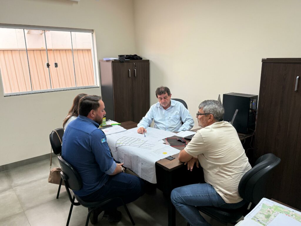 Prefeitura de Amambai cobra melhorias e empresa assume compromisso de corrigir pavimentação em obras de esgoto Prefeitura de Amambai cobra melhorias e empresa assume compromisso de corrigir pavimentação em obras de esgoto