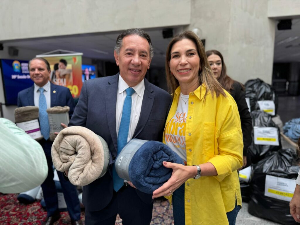 Gerson destaca compromisso com a solidariedade em Dia D da campanha “Seu Abraço Aquece” Gerson destaca compromisso com a solidariedade em Dia D da campanha “Seu Abraço Aquece”