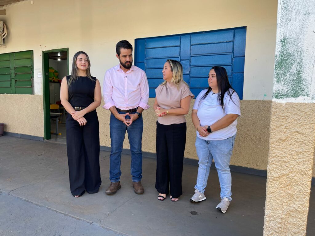 Lia Nogueira entrega mais de 130 notebooks para escolas de Deodápolis Lia Nogueira entrega mais de 130 notebooks para escolas de Deodápolis