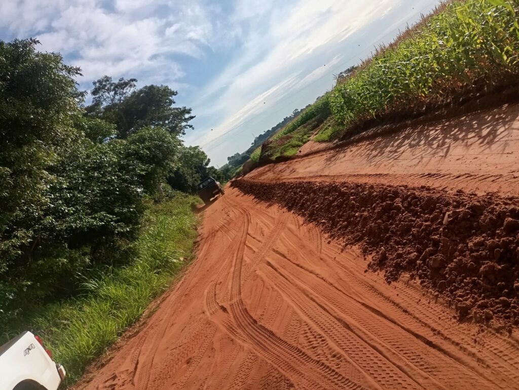 Vereador Léo Mecânico agradece prefeita Lurdes e secretário Rodrigo por melhorias nas estradas do Boi Jaguá em Caarapó Vereador Léo Mecânico agradece prefeita Lurdes e secretário Rodrigo por melhorias nas estradas do Boi Jaguá em Caarapó