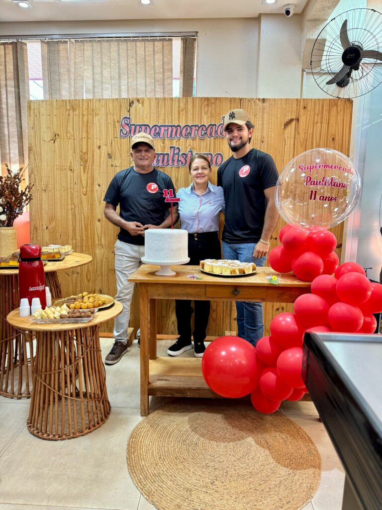 Supermercado Paulistano comemora seus 11 anos de atividade com clientes e funcionários em Iguatemi