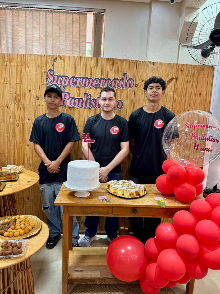 Supermercado Paulistano comemora seus 11 anos de atividade com clientes e funcionários em Iguatemi