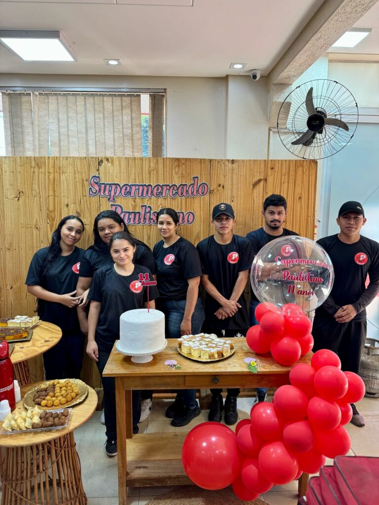 Supermercado Paulistano comemora seus 11 anos de atividade com clientes e funcionários em Iguatemi