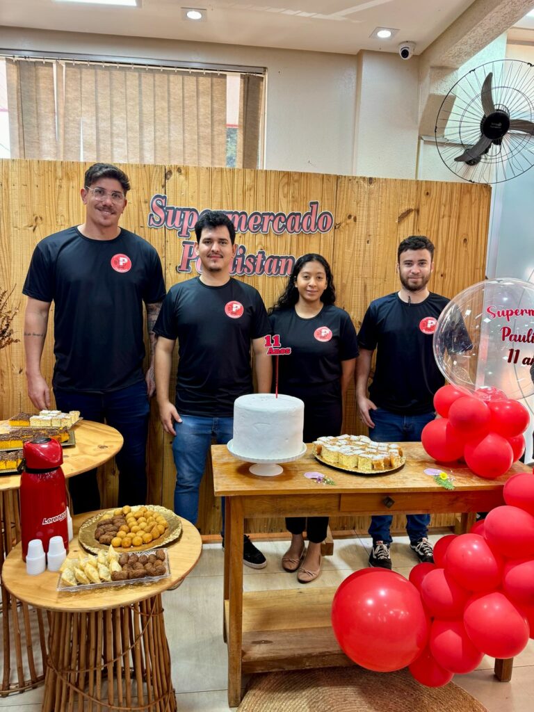 Supermercado Paulistano comemora seus 11 anos de atividade com clientes e funcionários em Iguatemi