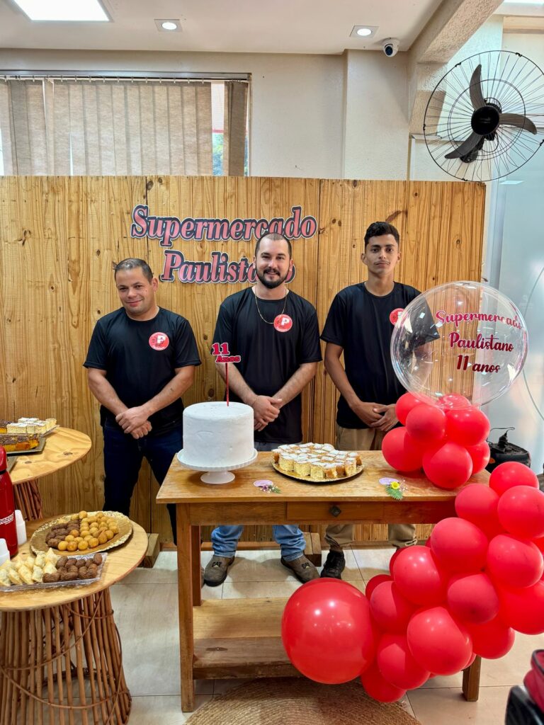 Supermercado Paulistano comemora seus 11 anos de atividade com clientes e funcionários em Iguatemi