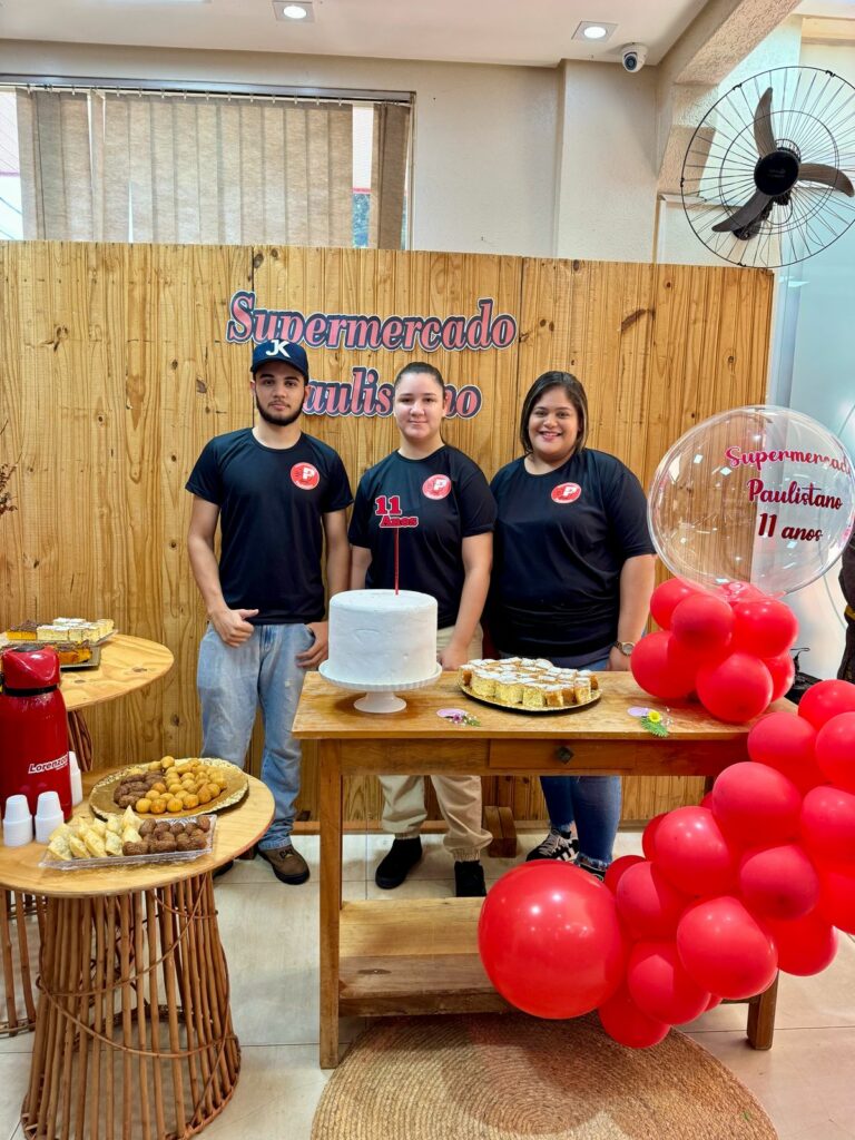 Supermercado Paulistano comemora seus 11 anos de atividade com clientes e funcionários em Iguatemi