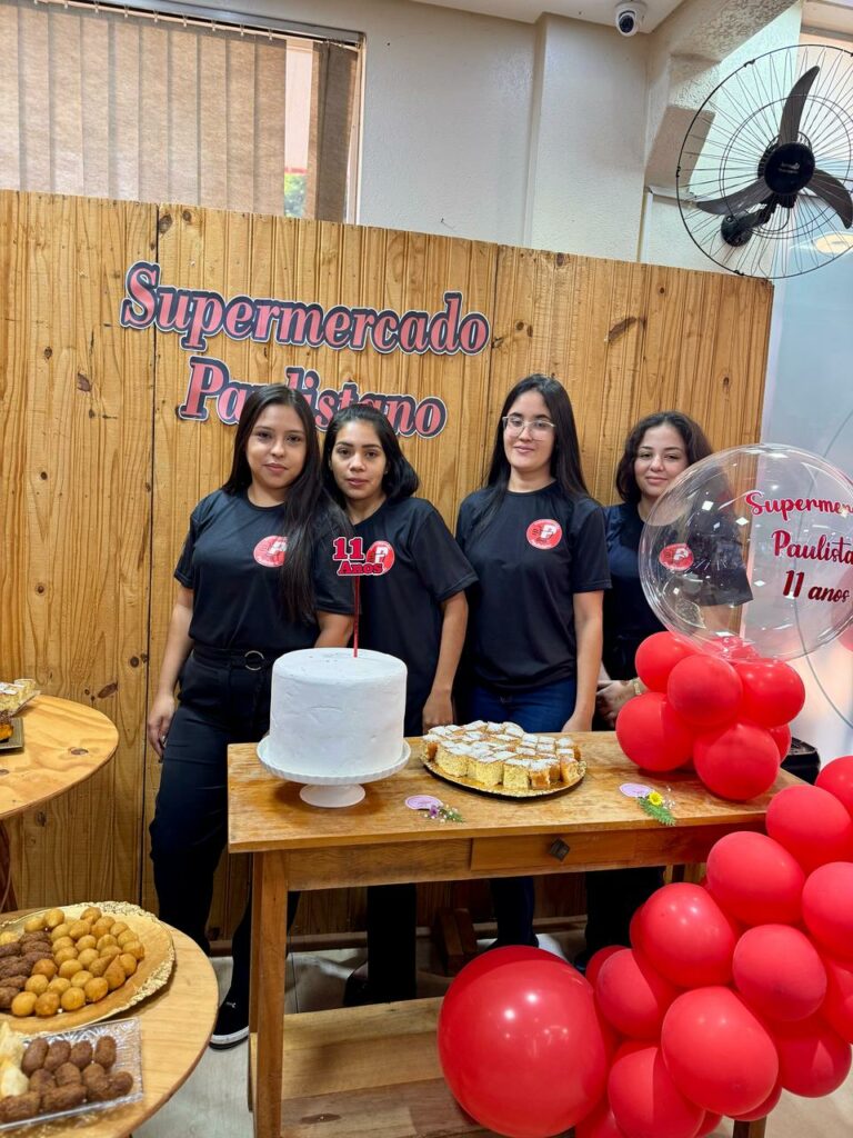 Supermercado Paulistano comemora seus 11 anos de atividade com clientes e funcionários em Iguatemi