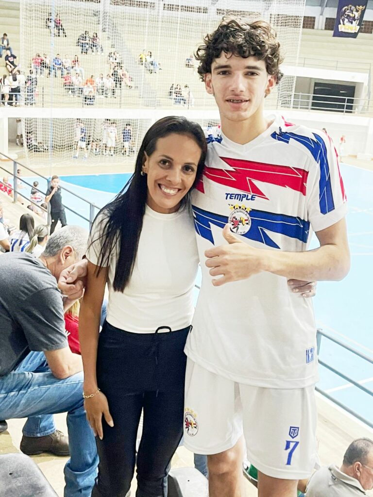 Atleta de Amambai é destaque em campeonato de handebol no Paraguai Atleta de Amambai é destaque em campeonato de handebol no Paraguai