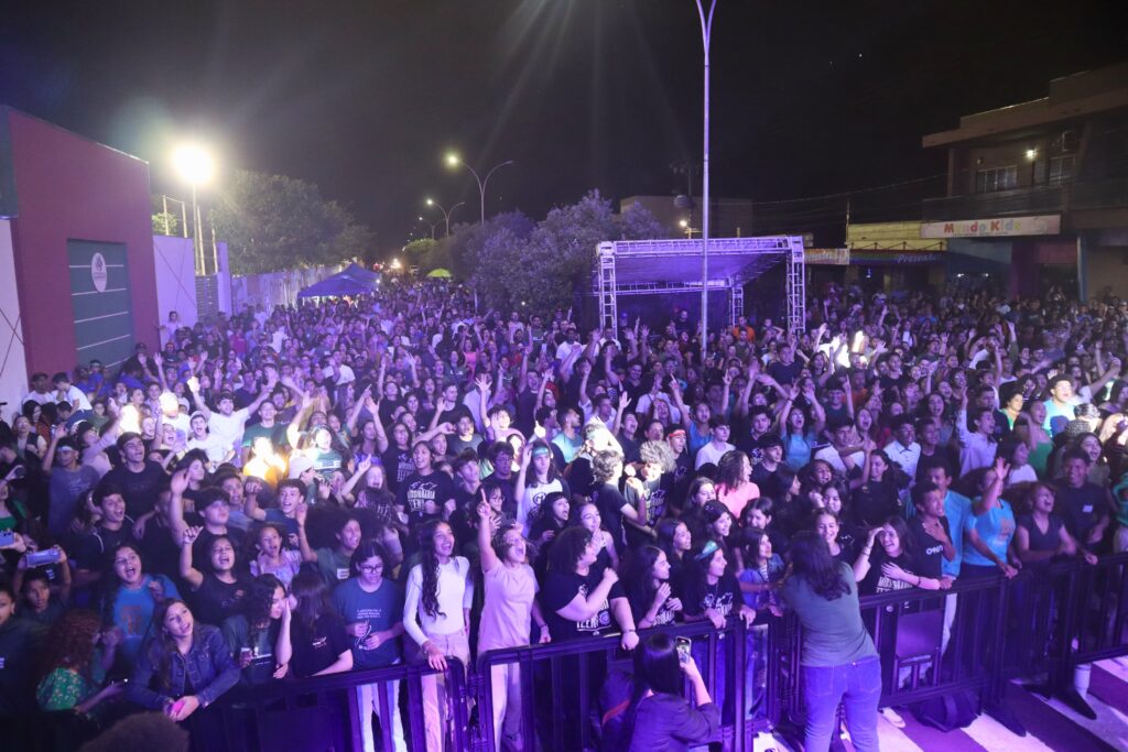 Marcha para Jesus reúne mais de 4 mil pessoas em Caarapó após 15 anos