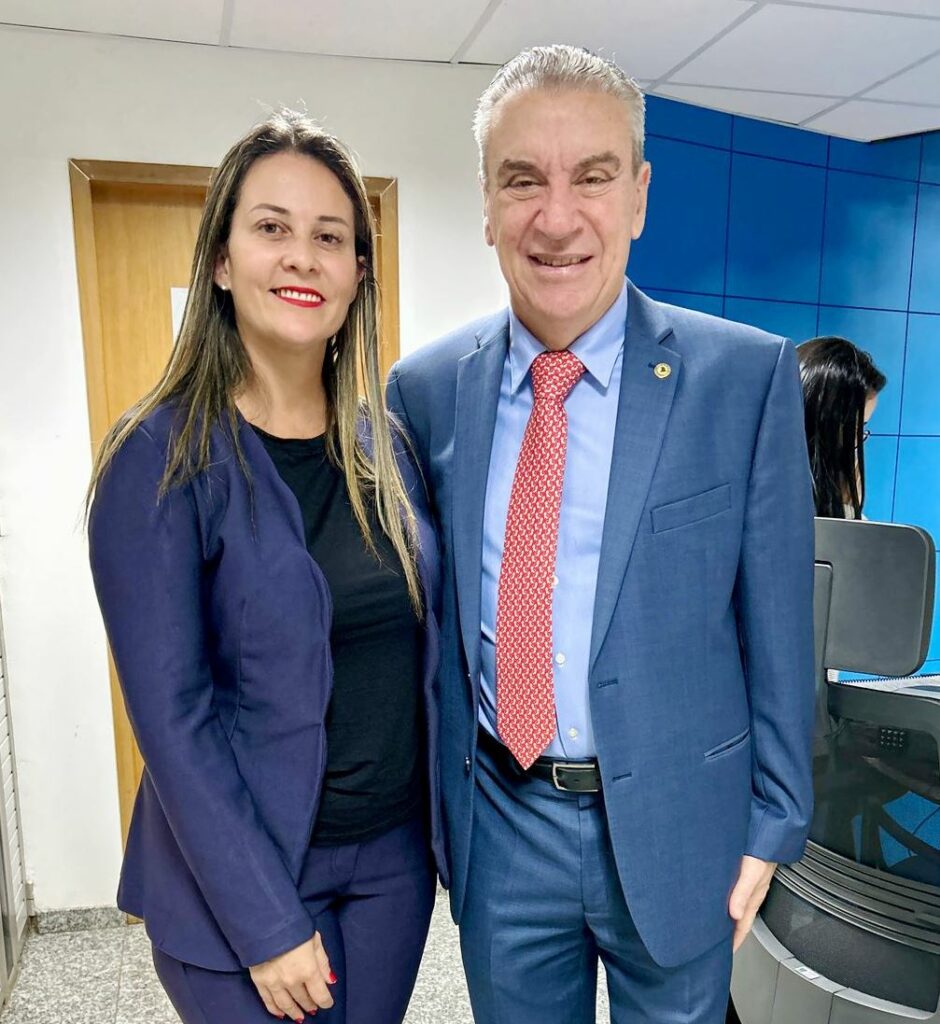 Lígia Borges agradece pessoalmente a Geraldo Resende, Dr. Luiz Ovando e Paulo Corrêa por recursos destinados à Amambai Lígia Borges agradece pessoalmente a Geraldo Resende, Dr. Luiz Ovando e Paulo Corrêa por recursos destinados à Amambai