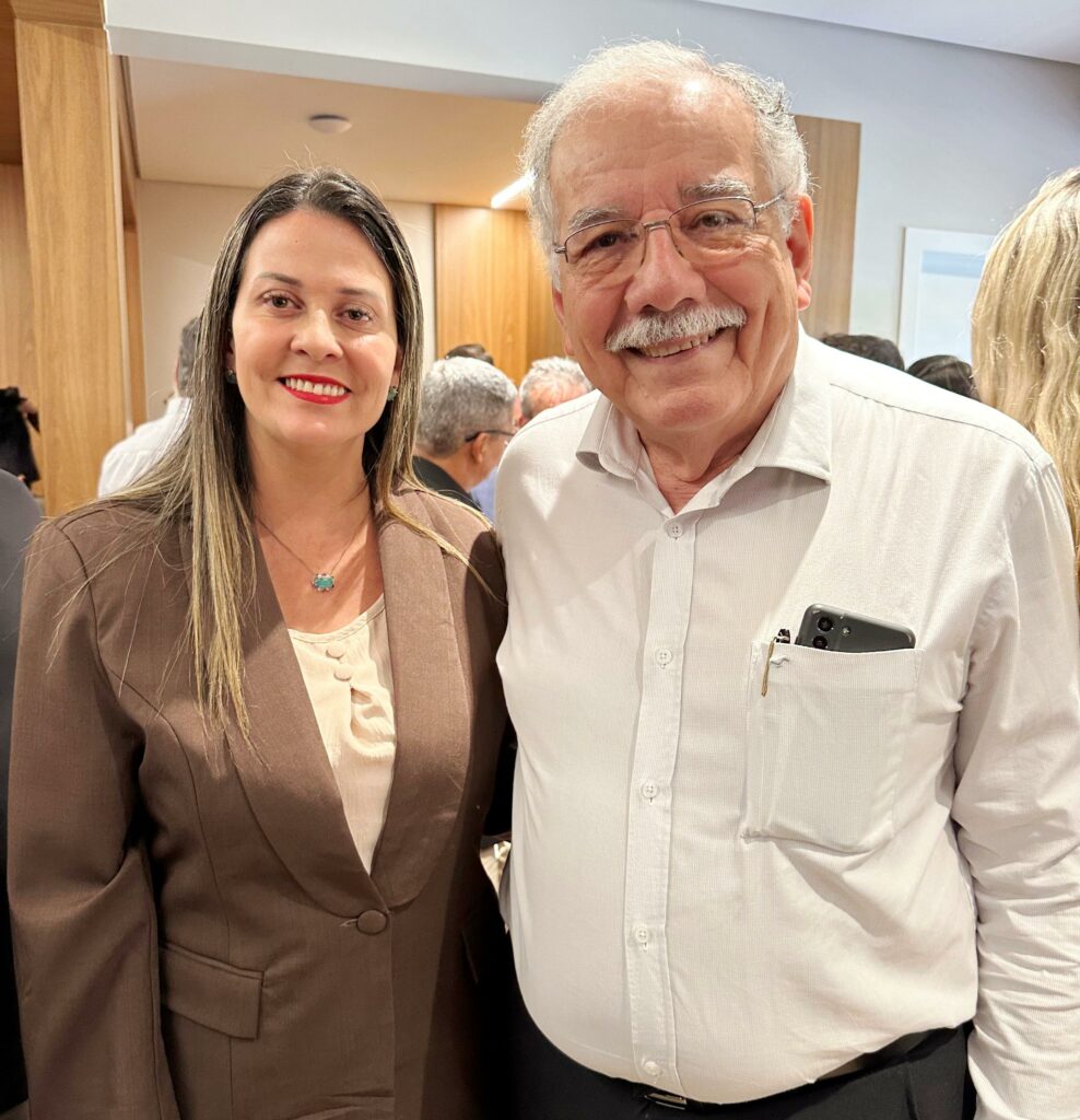 Lígia Borges agradece pessoalmente a Geraldo Resende, Dr. Luiz Ovando e Paulo Corrêa por recursos destinados à Amambai Lígia Borges agradece pessoalmente a Geraldo Resende, Dr. Luiz Ovando e Paulo Corrêa por recursos destinados à Amambai