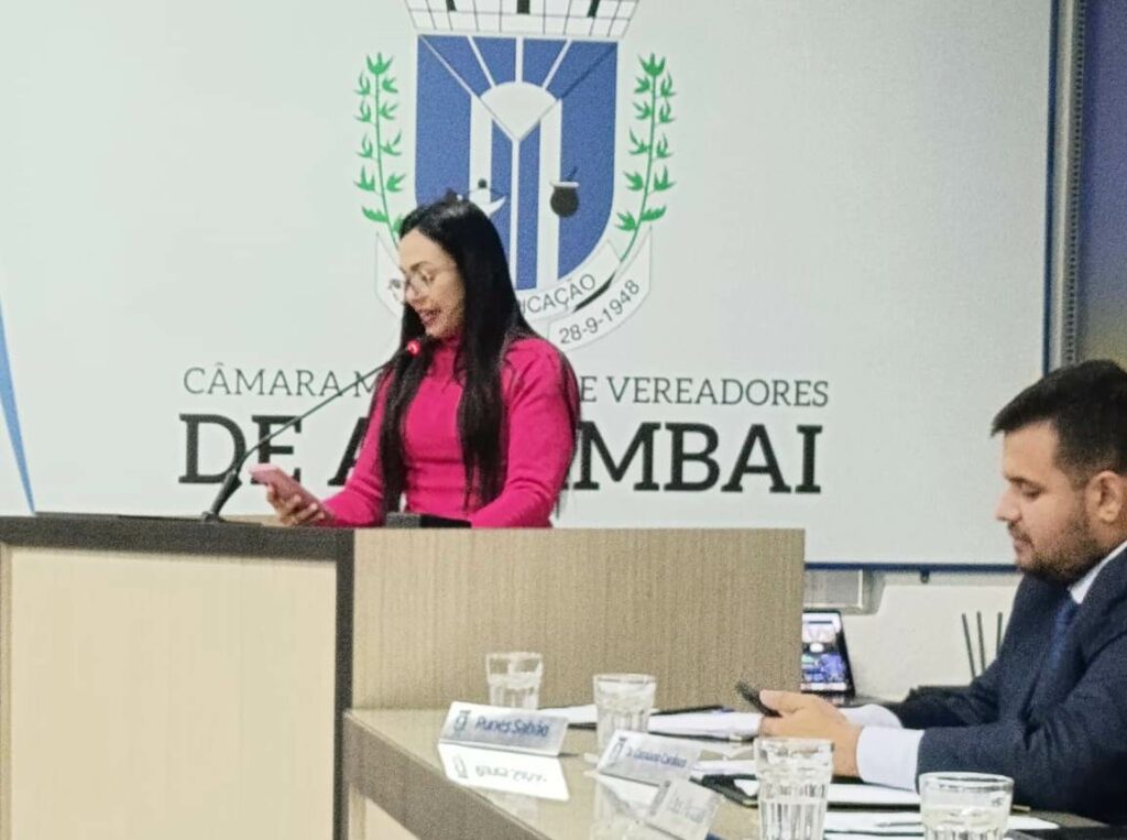 Autora de estratégia destaque em MG, vacinadora Dayana Gregorius é homenageada pela Câmara em Amambai