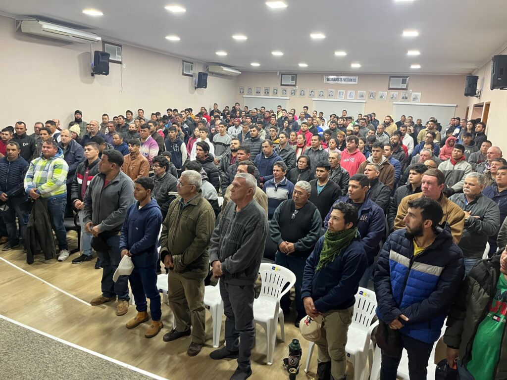 Curso de Máquinas Pesadas forma mais de 180 alunos com apoio da Prefeitura e iniciativa do vereador Fernando Marinho, em Coronel Sapucaia Curso de Máquinas Pesadas forma mais de 180 alunos com apoio da Prefeitura e iniciativa do vereador Fernando Marinho, em Coronel Sapucaia