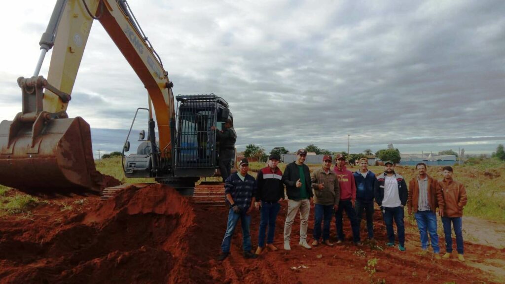 Curso de Máquinas Pesadas forma mais de 180 alunos com apoio da Prefeitura e iniciativa do vereador Fernando Marinho, em Coronel Sapucaia Curso de Máquinas Pesadas forma mais de 180 alunos com apoio da Prefeitura e iniciativa do vereador Fernando Marinho, em Coronel Sapucaia