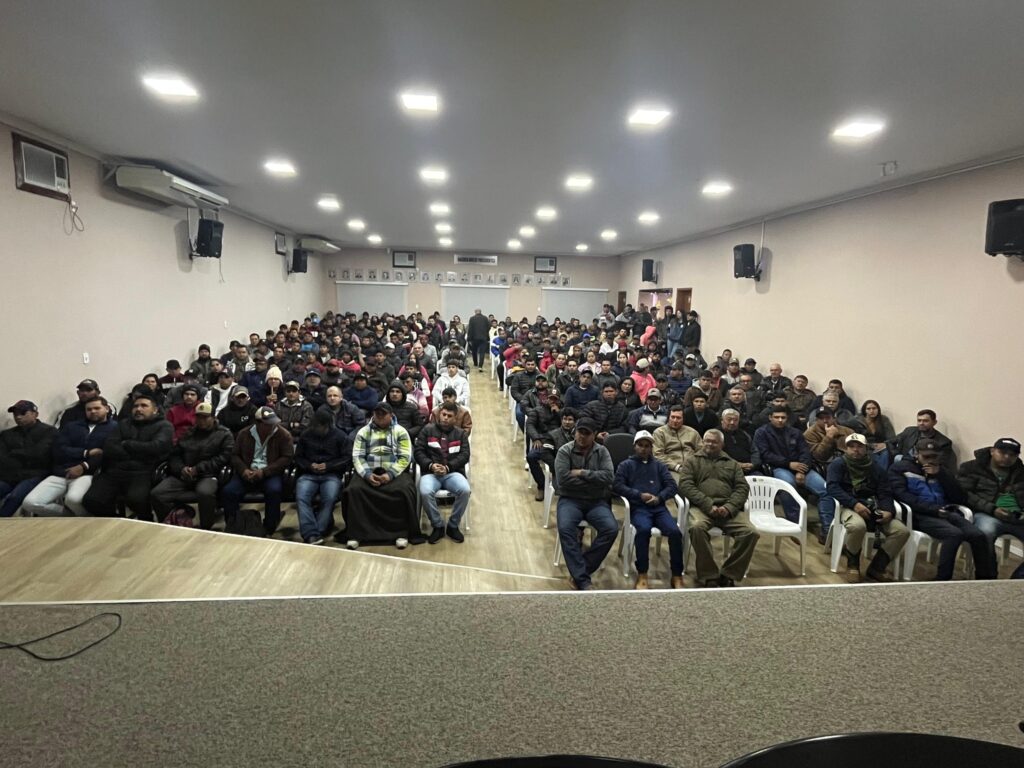 Curso de Máquinas Pesadas forma mais de 180 alunos com apoio da Prefeitura e iniciativa do vereador Fernando Marinho, em Coronel Sapucaia Curso de Máquinas Pesadas forma mais de 180 alunos com apoio da Prefeitura e iniciativa do vereador Fernando Marinho, em Coronel Sapucaia