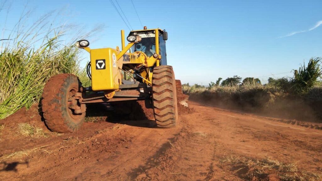 Prefeitura de Itaquiraí promove melhorias nas estradas rurais do P.A. Caburaí