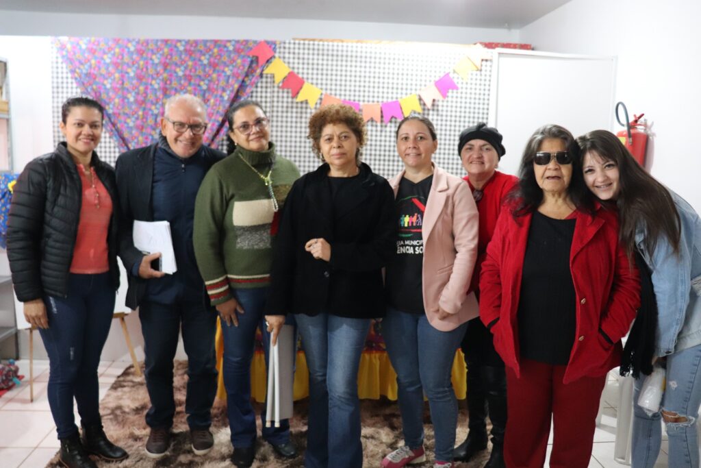 CRAS Universitário e São Jorge de Mundo Novo realizaram reunião com os grupos participantes do PAIF CRAS Universitário e São Jorge de Mundo Novo realizaram reunião com os grupos participantes do PAIF