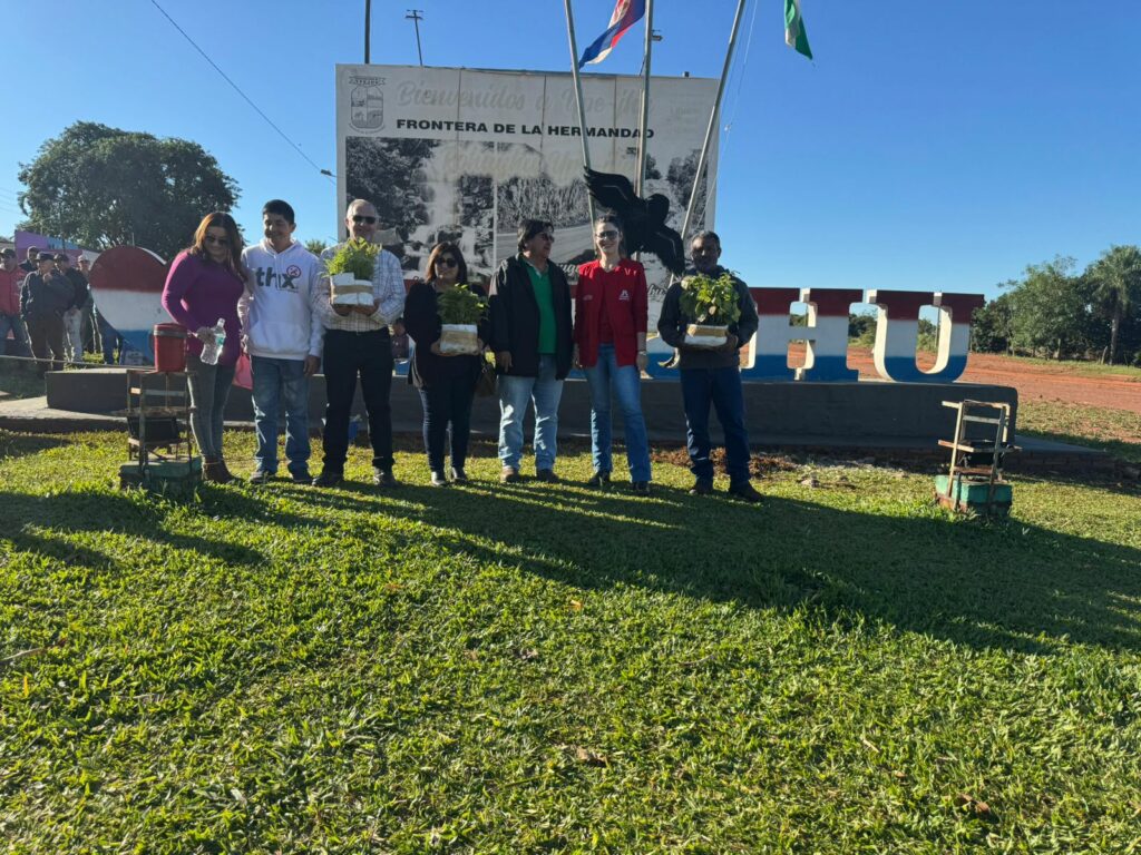 Arborização na Linha Internacional une Ypejhú e Paranhos em ação conjunta Arborização na Linha Internacional une Ypejhú e Paranhos em ação conjunta