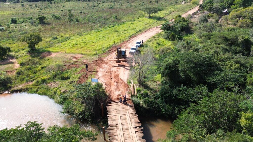 Prefeitura de Iguatemi está reformando a ponte sobre o córrego Panduí