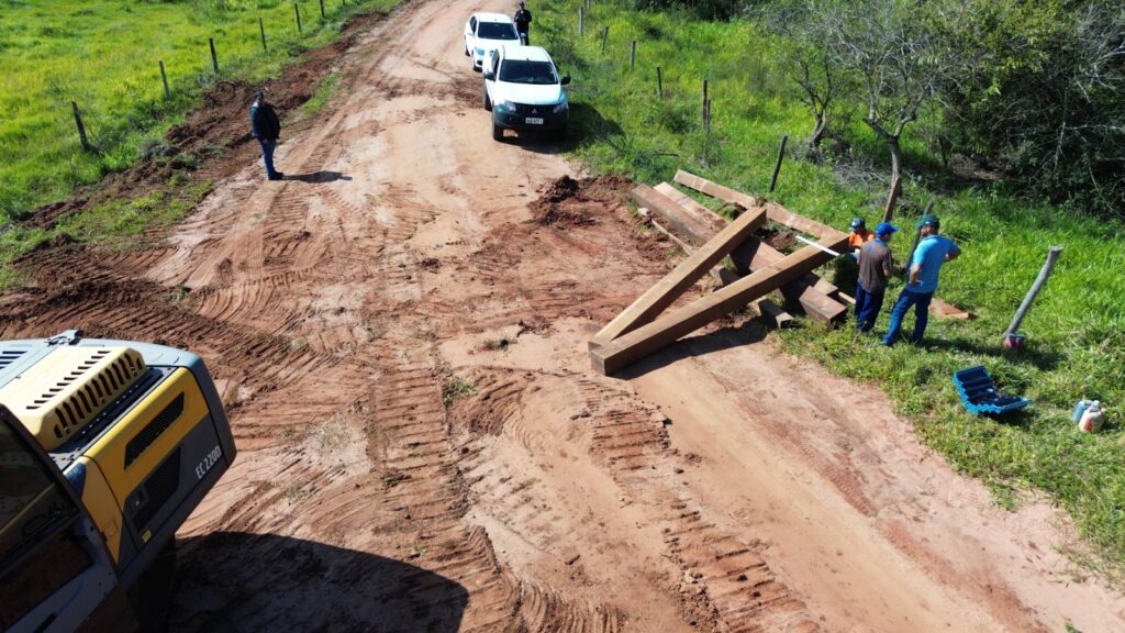 Prefeitura de Iguatemi está reformando a ponte sobre o córrego Panduí